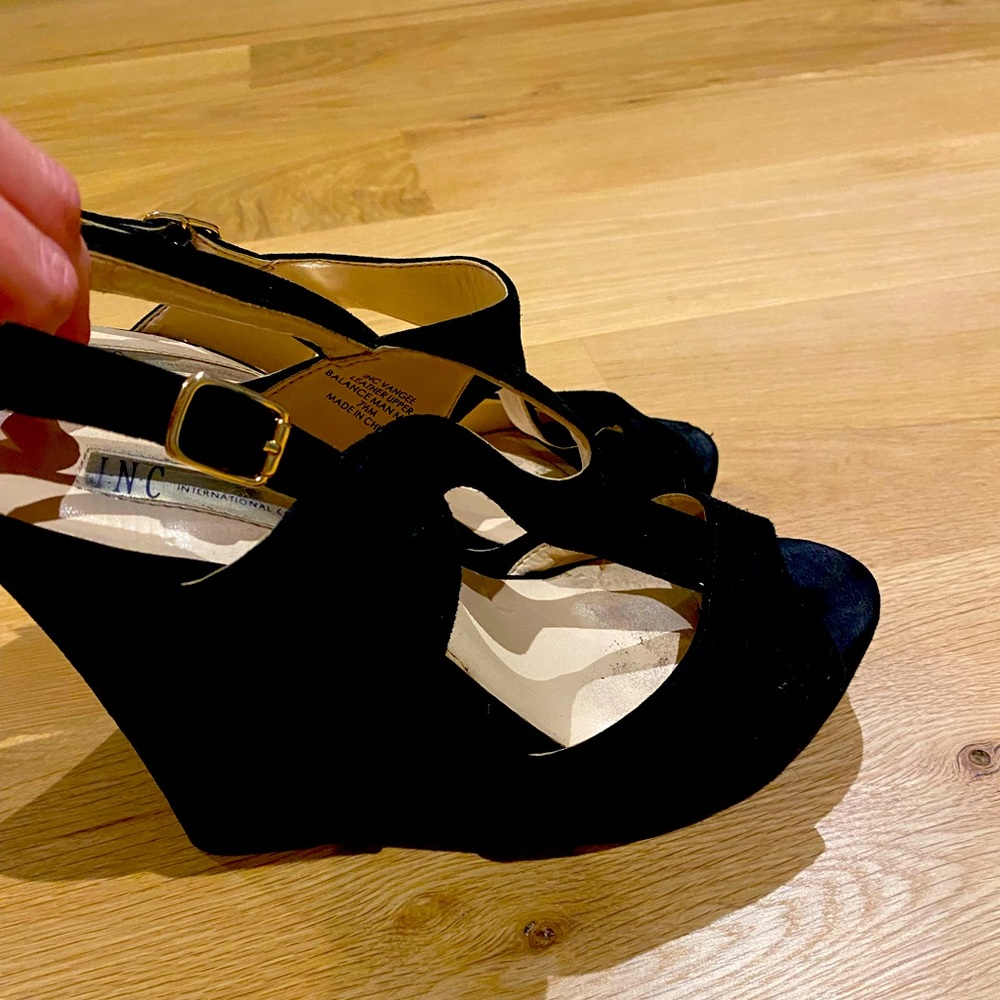 INC BLACK WEDGE HEELS 👠